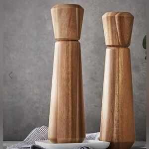 Acadia Wooden Salt and Pepper Mills - Natural Brown